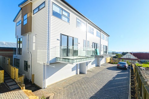 952E East Coast Road, Northcross, Auckland