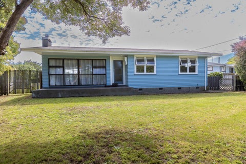 4 Charles Street, Carterton