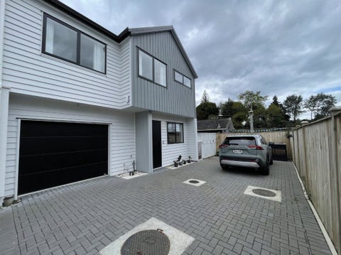8D Blyton Lane, Pakuranga Heights, Auckland