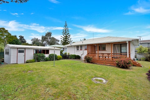 20 Thomas Avenue, Te Atatu Peninsula, Auckland