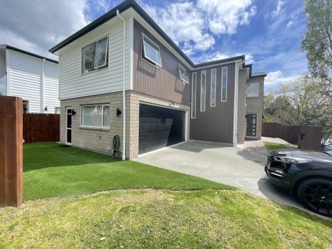 27 Commodore Drive, Lynfield, Auckland