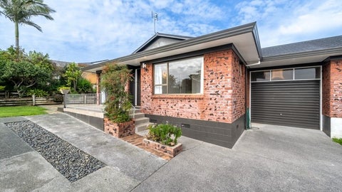 2/29 Rapallo Place, Farm Cove, Auckland