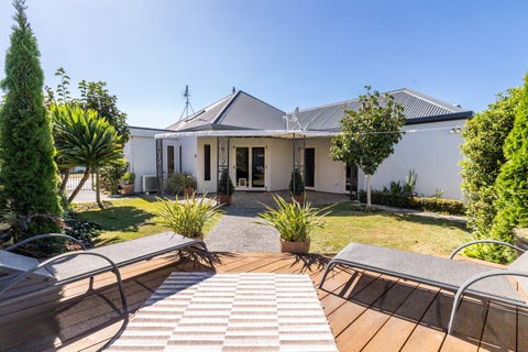 2 Queens Walk, Taradale, Napier