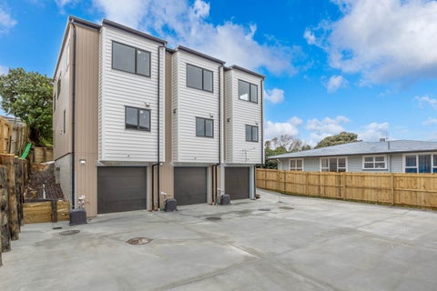 2/9 Donovan Avenue, Massey, Auckland