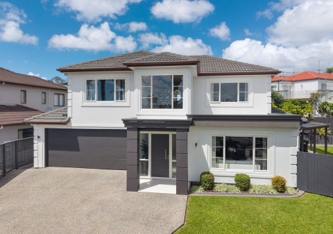 8B Lupetti Rise, West Harbour, Auckland