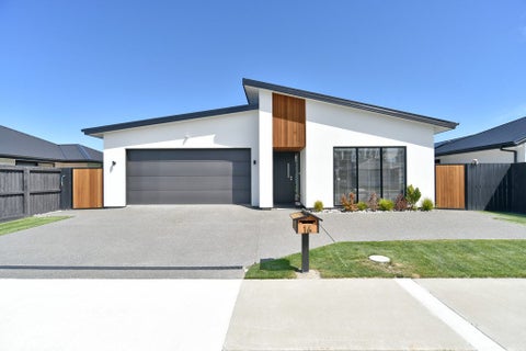 16 McQuillan Avenue, Woodend, Woodend