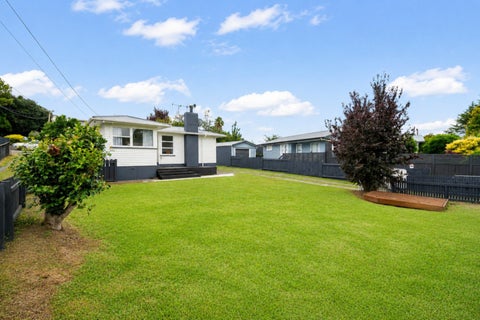 16 Manapouri Place, Glenview, Hamilton