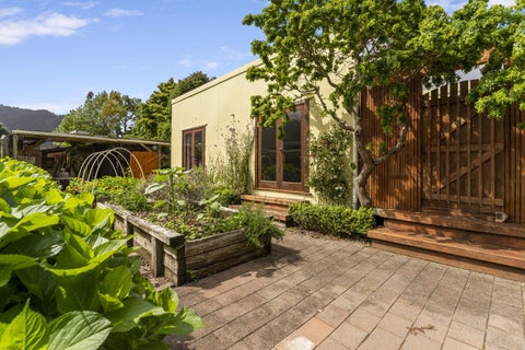 18 Main Road, Waikanae