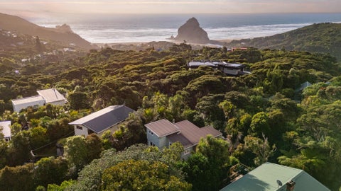 132 Seaview Road, Piha, New Lynn