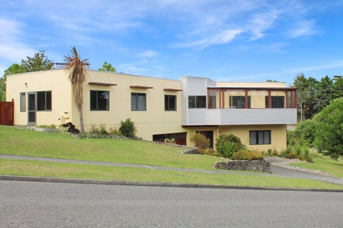 8 Ruapehu Drive, Fitzherbert, Palmerston North