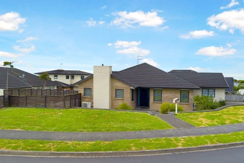 5 McWhirters Farm Lane, Massey, Auckland