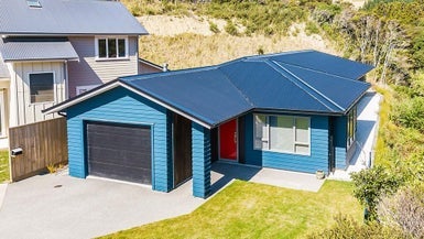 7 Hull Place, Whitby, Porirua