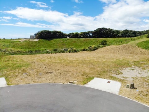 8 Arapipi Way, Peka Peka, Waikanae