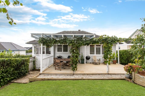 25 Clairville Crescent, Wai o Taiki Bay, Auckland
