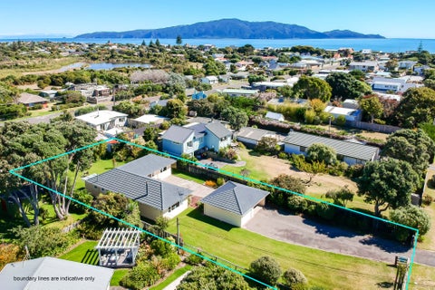 22 Hohiria Street, Waikanae Beach, Waikanae