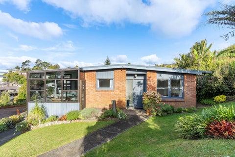 1/4 Elizabeth Place, Mairangi Bay, Auckland