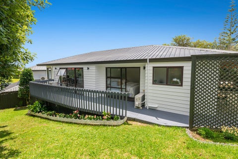 2/20 Bronzewing Terrace, Unsworth Heights, Auckland