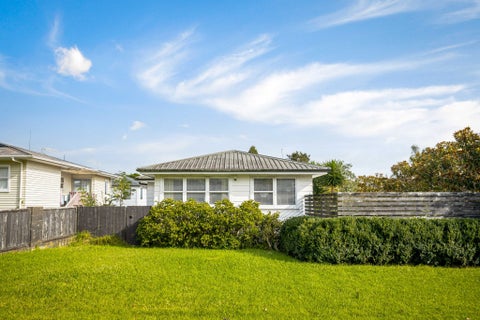 14 Thomas Avenue, Te Atatu Peninsula, Auckland