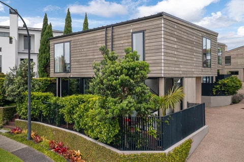 2A Arthur Crescent, Hauraki, Auckland