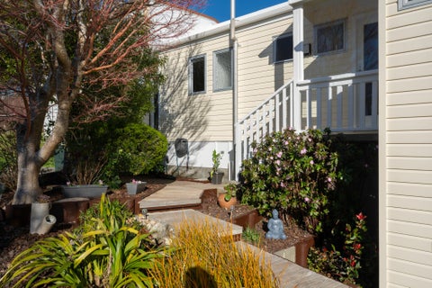1/5 Kingsbridge Place, Newlands, Wellington