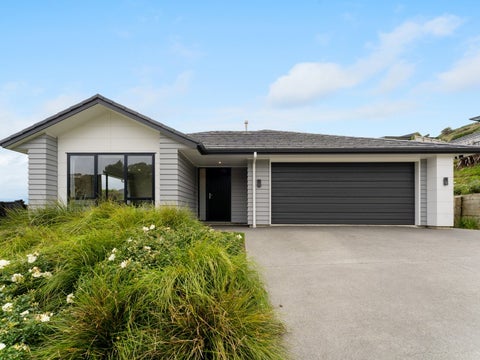 204 Navigation Drive, Whitby, Porirua