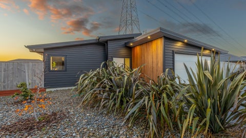 10 Cyprus Place, Fitzherbert, Palmerston North