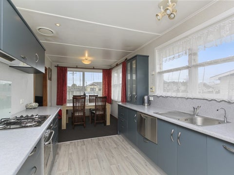 53 Cloten Road, Stratford