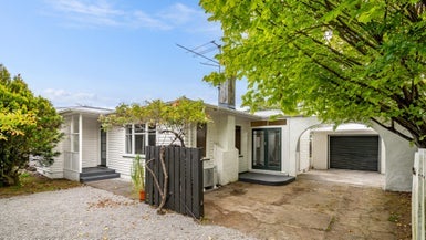 464 High Street South, Carterton