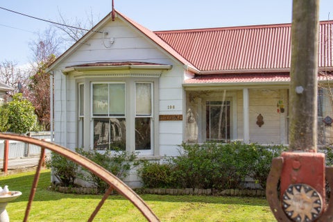 186 High Street South, Carterton