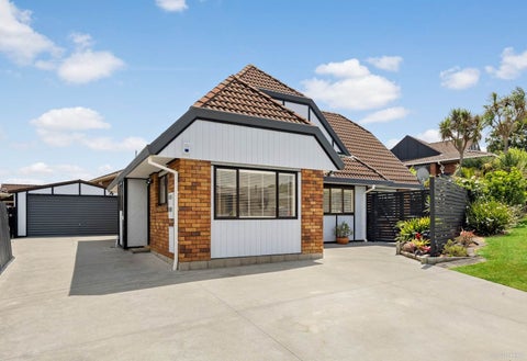 2/4 Citation Way, Botany Downs, Manukau