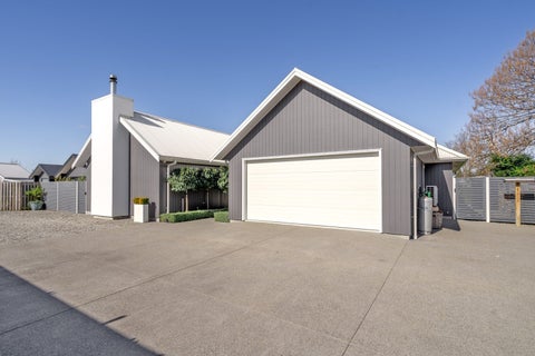 8 Matai Grove, Greytown