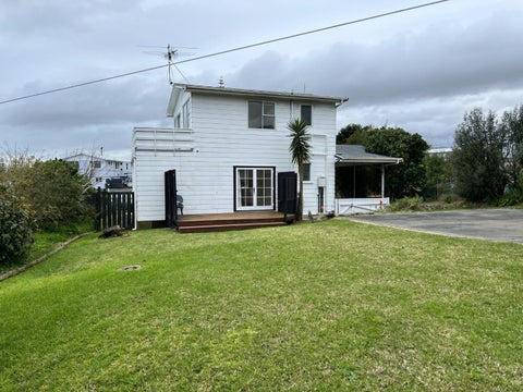 6 Kaitawa Street, Waikanae Beach, Waikanae