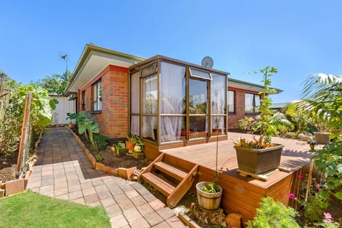 1/127 Blockhouse Bay Road, Avondale, Auckland