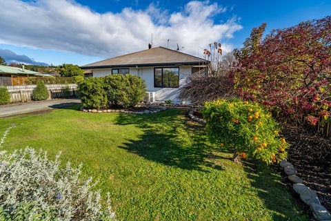 17D Martin Avenue, Wakefield