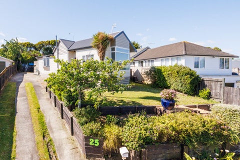 25 Dahlstrom Grove, Kelvin Grove, Palmerston North