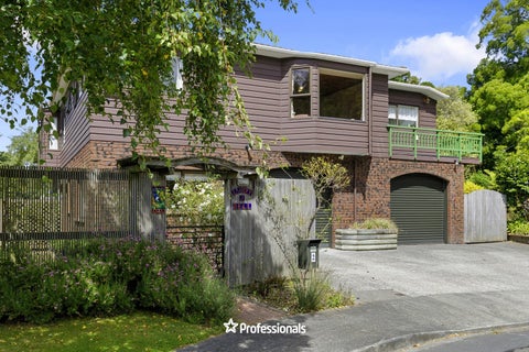 2 Lady Bell Grove, Lowry Bay, Lower Hutt
