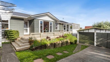 145 Chivalry Road, Glenfield, Auckland