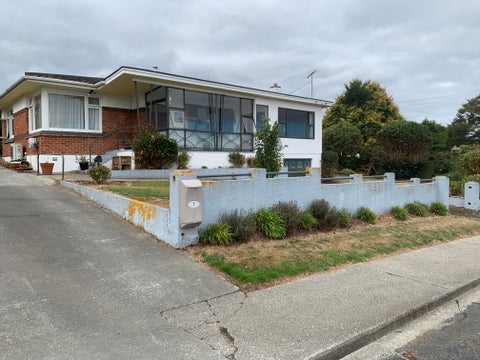 7 Stuart Street, Owaka