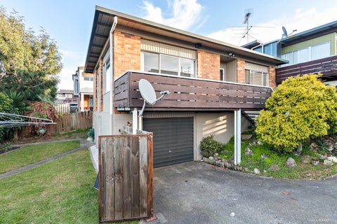 2/39 Te Atatu Road, Te Atatu South, Auckland