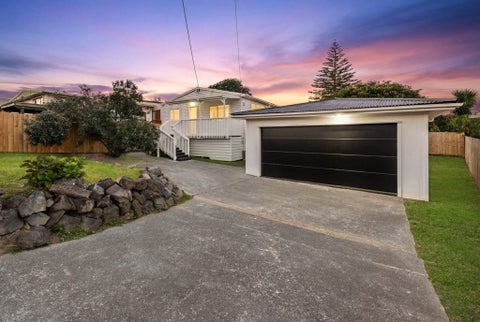 1/2 Enderby Drive, Te Atatu Peninsula, Auckland