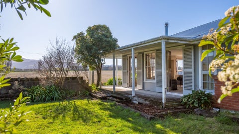 1517 State Highway 2, Tauwharenīkau, Tauherenikau