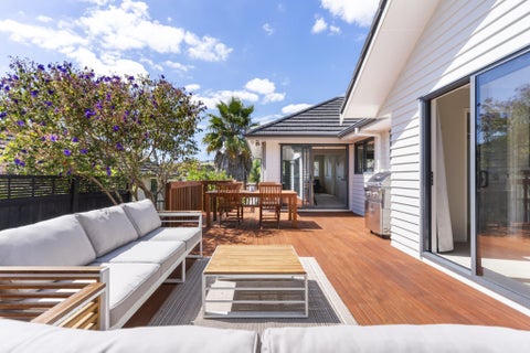 15 Mural Place, Greenhithe, Auckland