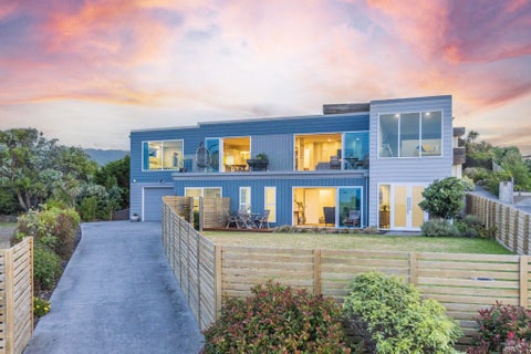 156 Field Way, Waikanae Beach, Waikanae