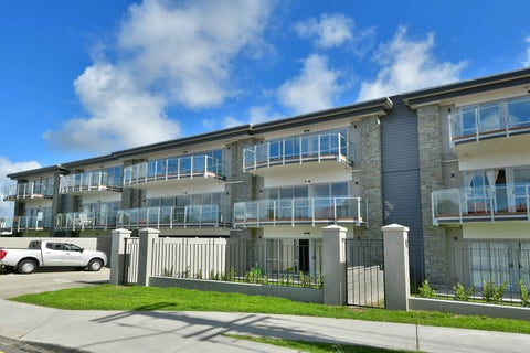 304/252 Centreway Road, Orewa, Orewa