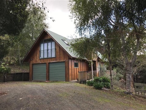 4 Collings Drive, Albany