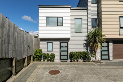 7/7 South Pacific Place, Henderson, Auckland