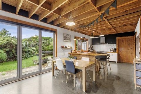 2007 South Road, Pitone, New Plymouth