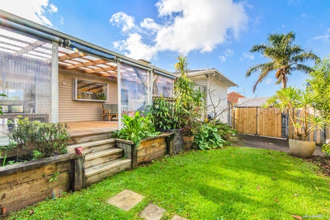 24 Glengarry Road, Glen Eden, Auckland