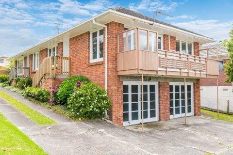 2/16 Tui Glen Road, Birkenhead, Auckland