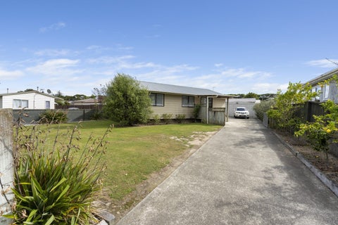 19 McLeavey Drive, Kelvin Grove, Palmerston North